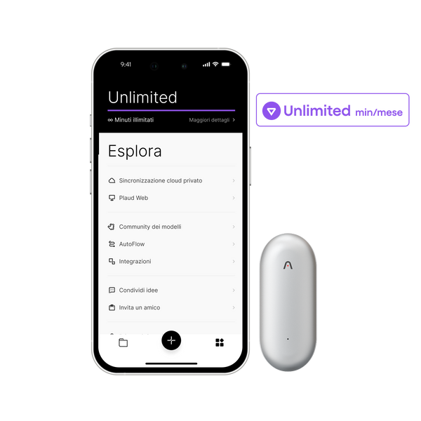 Plaud App su iPhone con piano Unlimited e funzionalità Esplora, accanto a un Plaud NotePin bianco.